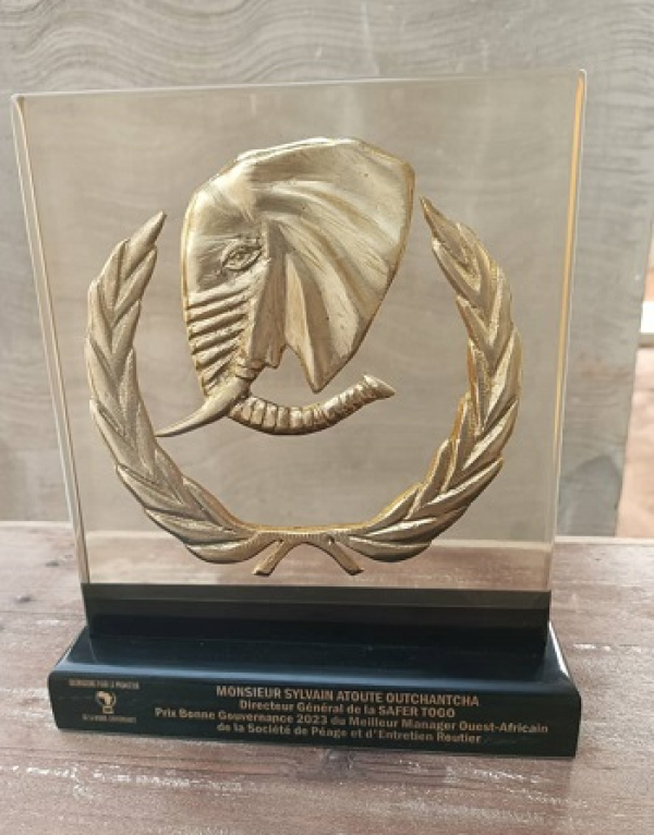Awards de la bonne gouvernance 2023: Prix du Meilleur Manager ouest africain de la société de péage et de financement de l’entretien routier décerné au DG de la SAFER pour son innovation aux droits d’usage de la route couplés de la vidéosurveillance