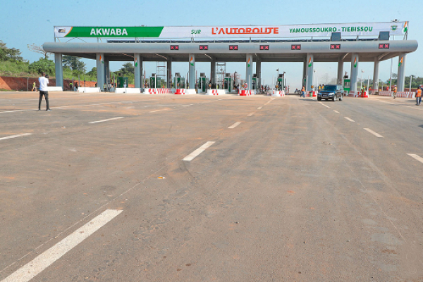 La Côte d&#039;ivoire inaugure une nouvelle autoroute (Yamoussoukro-Tiébiss) d&#039;un coût de 83 milliards FCFA