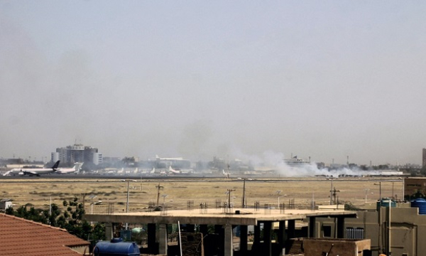 Soudan: Un avion de Saudi Airlines avec des passagers à bord touché par des tirs nourris