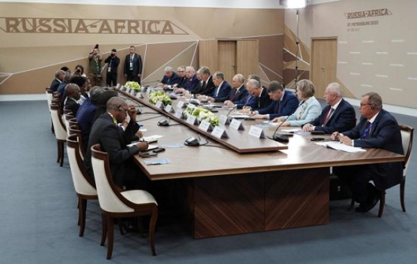 Sommet Russie-Afrique: Vladimir Poutine annonce une battérie de promesses aux pays africains