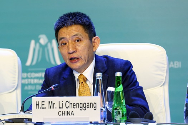 Son Excellence, M. Li CHENGGANG, Ambassadeur de la Chine à l’OMC &quot;la Chine étend pendant trois ans son traitement en franchise de droits aux PMA reclassés&quot;