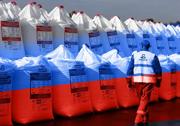 Les pays d’Afrique appellent à débloquer les engrais russes dans les ports de l’UE