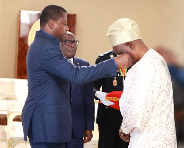 Togo: Faure Gnassingbé élève Ade Ayeyemi au rang de Commandeur de l’Ordre du Mono