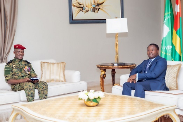 Faure Gnassingbé a reçu le chef d’Etat-major des FAT sortant, admis à la retraite et le nouveau