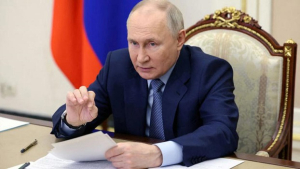 Entretien Exclusif de Vladimir Poutine avec Tucker Carlson : Regards sur le Conflit en Ukraine et l’Évolution de l’OTAN