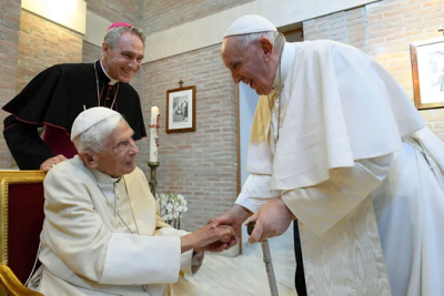 Religion : La santé de Benoit XVI est préoccupante, le Pape François demande une prière spéciale