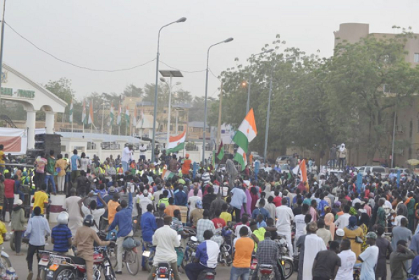 Niamey: Des milliers de manifestants expriment leur joie, suite à l’annonce de la sortie des pays membres de l’AES de la CEDEAO 