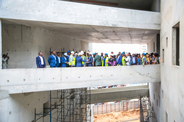 Le Président de l’Assemblée nationale en visite sur le chantier du Grand Marché de Lomé