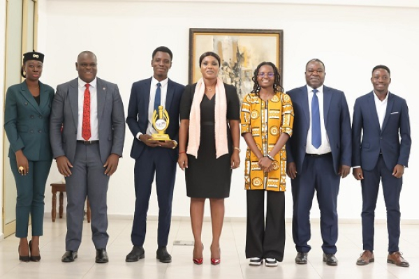 Sandra Ablamba Johnson a reçu les jeunes lauréats des Joutes Verbales Francophones, éditions 2023 et 2024.