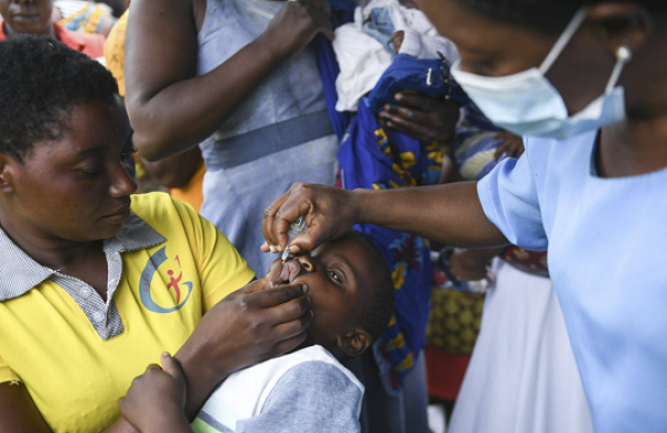 Santé: L’Afrique qui produit 2 % des vaccins utilisés veut mobiliser plus d’un milliard de dollars pour accélérer la fabrication locale