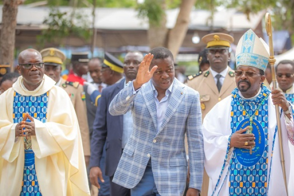 Religion: Faure Gnassingbé a assisté à la messe d’apothéose du Jubilé d’Or du sanctuaire Notre-Dame du Lac Togo à Togoville