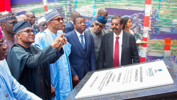 Nigéria: La méga-raffinerie de pétrole de Dangoté inaugurée par le président nigérian Muhammadu Buhari