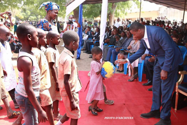 Fête de Noël 2022 : Faure Gnassingbé en communion avec les enfants du personnel de la Présidence de la République